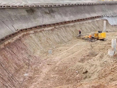 西和基坑边坡加固