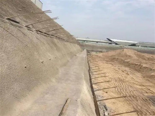 西和河道边坡加固